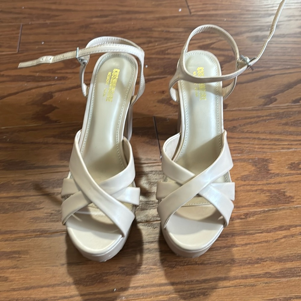 Cushionaire platform neude open toe heels